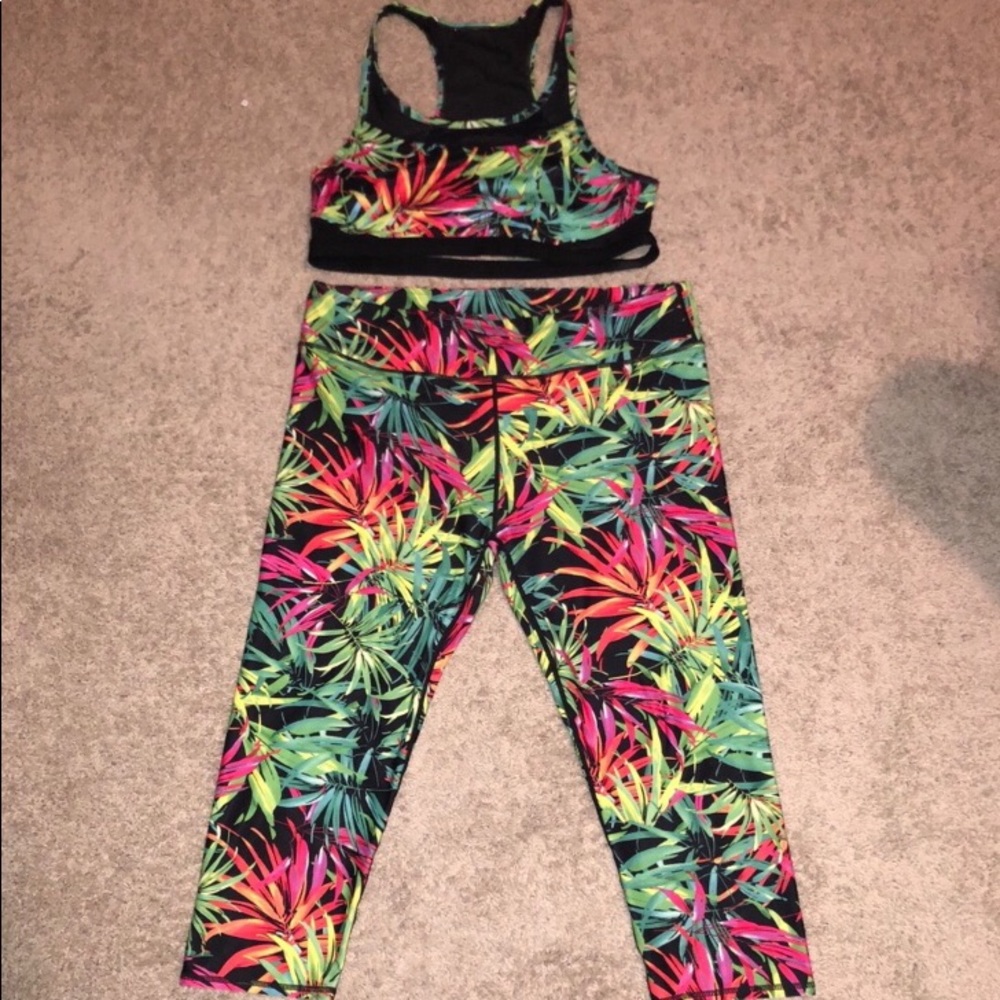 Fabletics 🌴 Palm Design Capris and Sports Bra